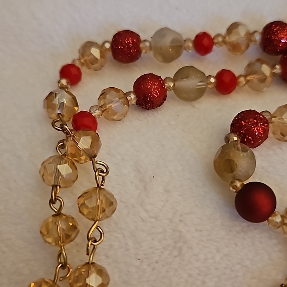 Glass Beaded Chain Glitter Reindeer Pendant Christmas Necklace - Picture 5 of 7